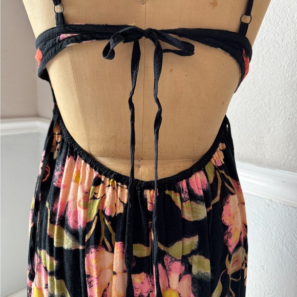 Floral Black Maxi Dress - Picture 5 of 9